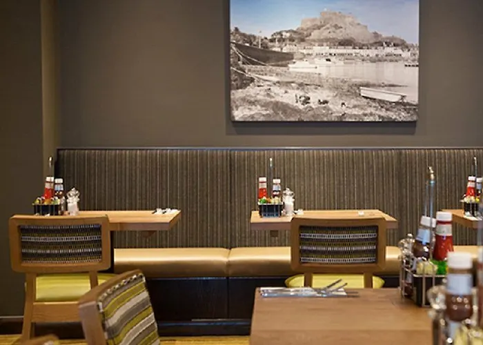 Premier Inn Jersey Charing Cross ホテル