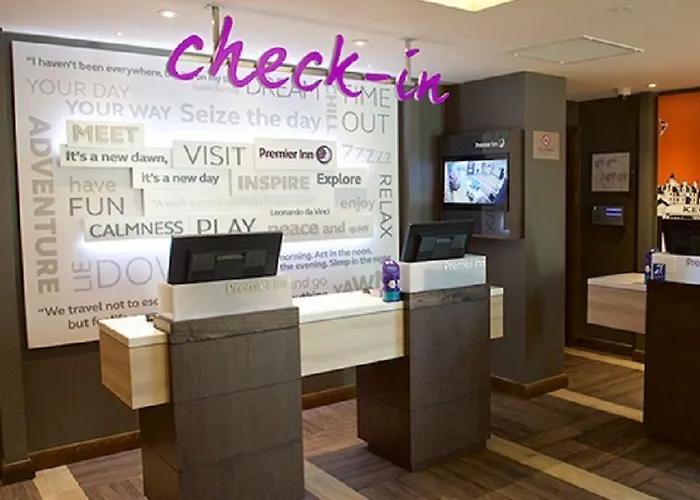 Premier Inn Jersey Charing Cross 酒店